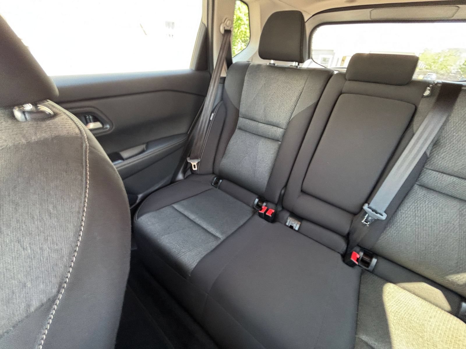 Used 2025 Nissan Rogue SV FWD image 42