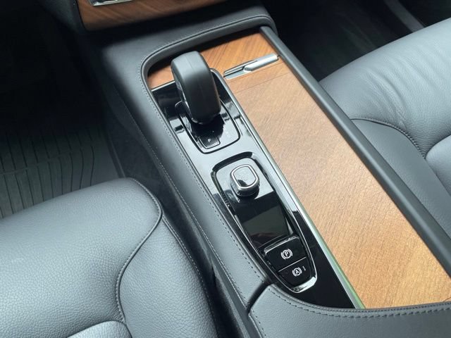 Certified 2025 Volvo XC90 T8 Plus w/ Protection Package Premier AWD/4WD image 25