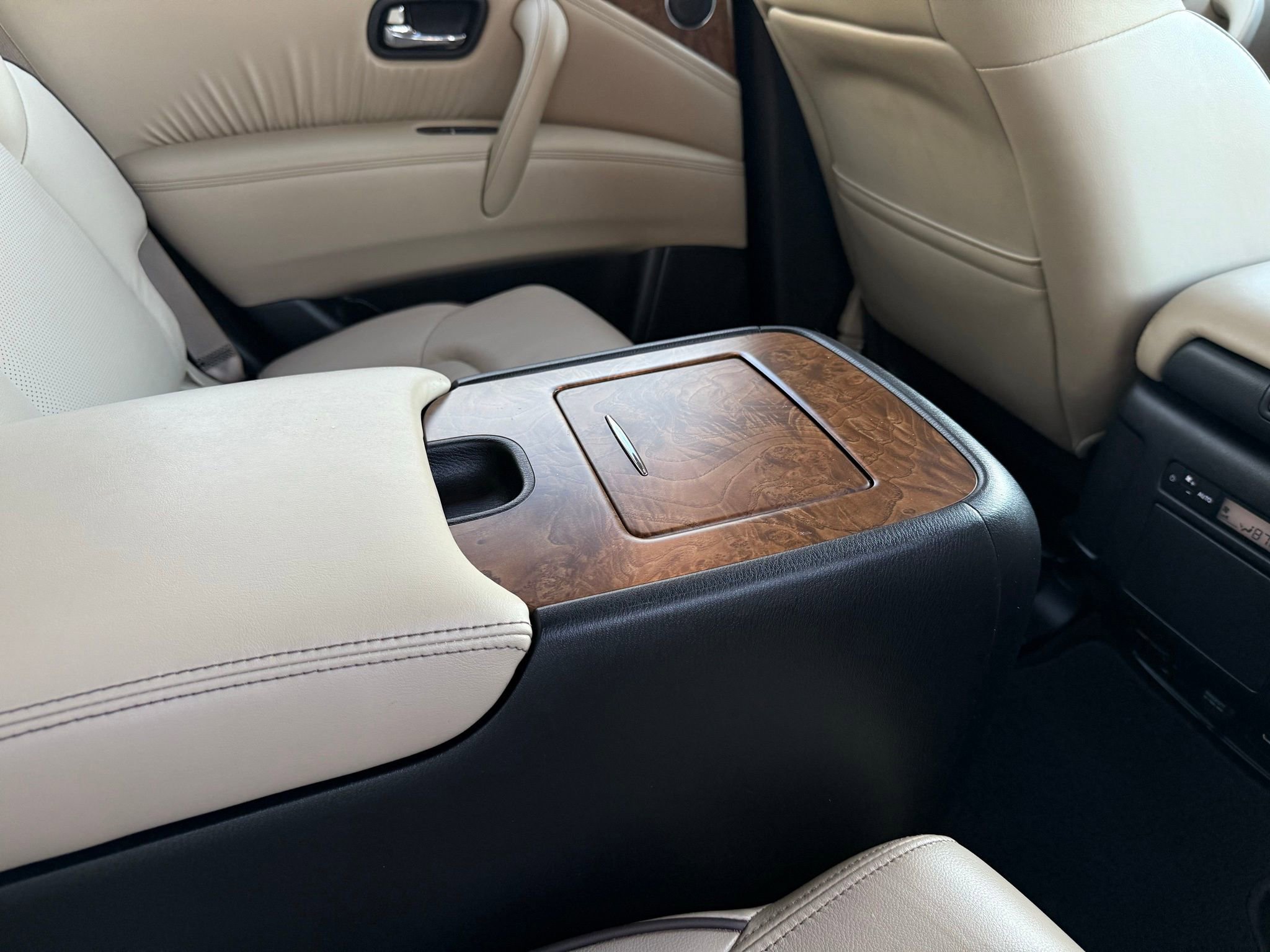 Used 2024 Nissan Armada SL w/ Captain's Chairs Package image 31