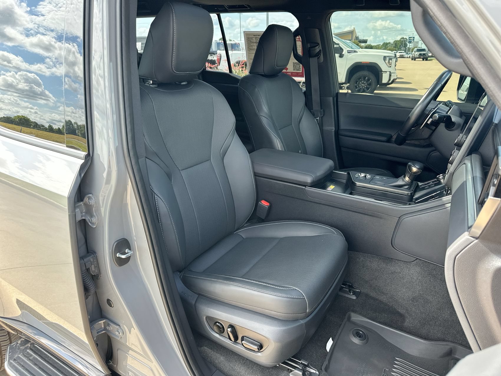 Used 2024 Lexus GX 550 w/ Accessory Package (Z1) AWD/4WD image 25