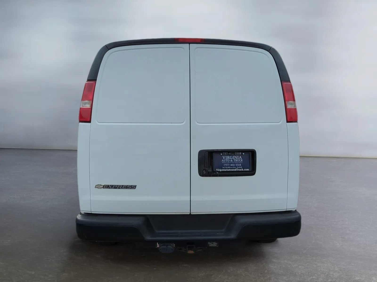 Used 2019 Chevrolet Express 2500 w/ Driver Convenience Package RWD image 8