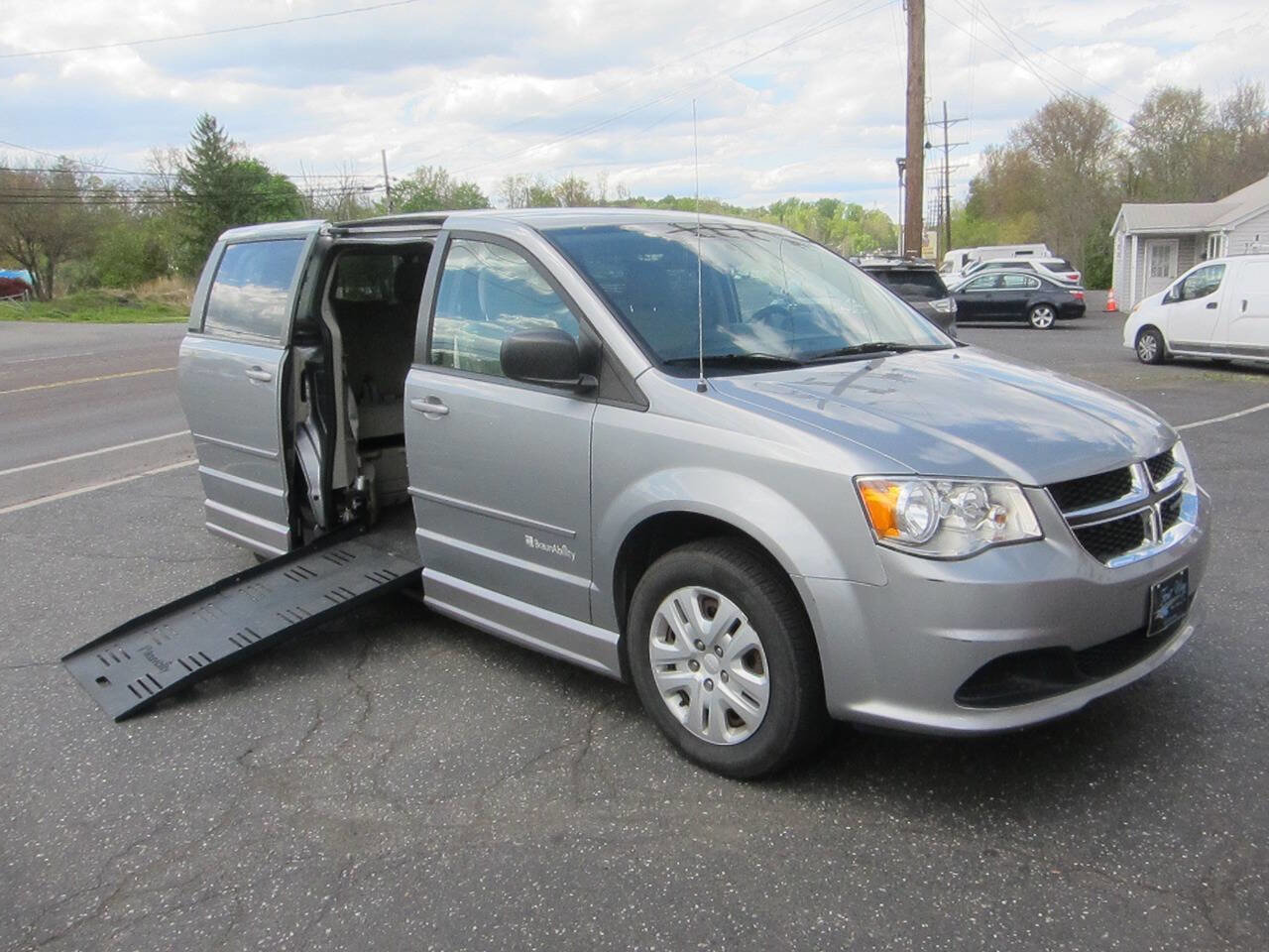 Used 2015 Dodge Grand Caravan SE w/ Quick Order Package 29E SE FWD image 1