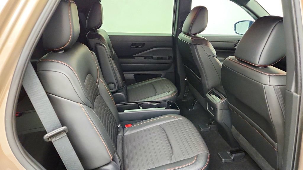 Used 2024 Nissan Pathfinder Rock Creek AWD/4WD image 22