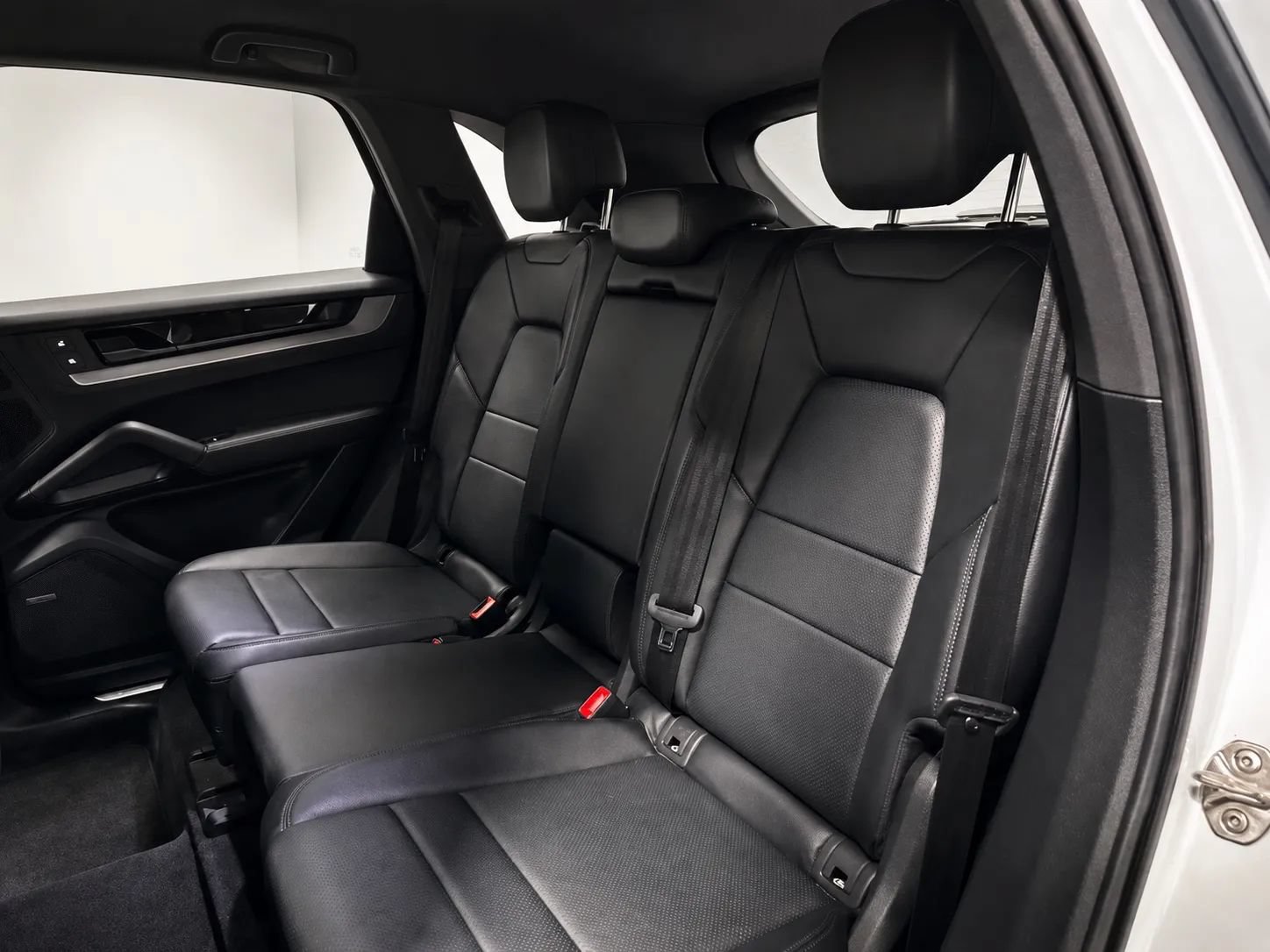 Used 2024 Porsche Cayenne S AWD/4WD image 16