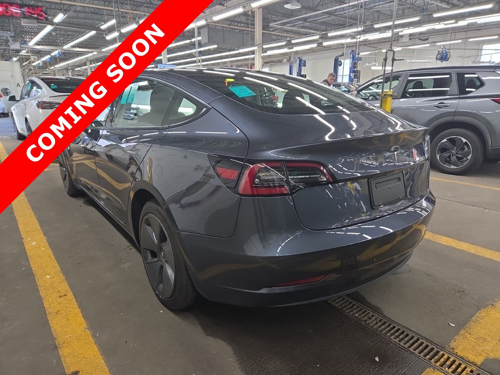 Used 2023 Tesla Model 3 Standard Range image 4