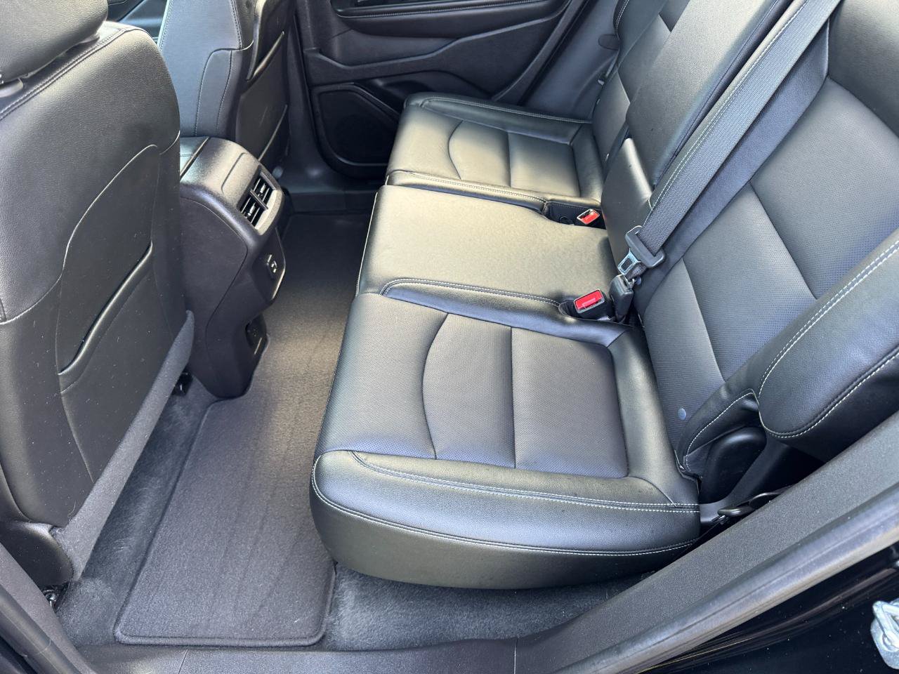 Used 2024 GMC Terrain SLT FWD image 18