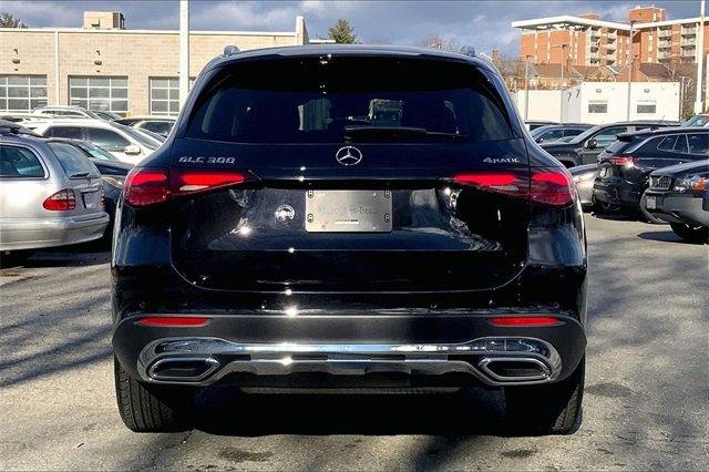 Used 2025 Mercedes-Benz GLC 300 4MATIC image 3