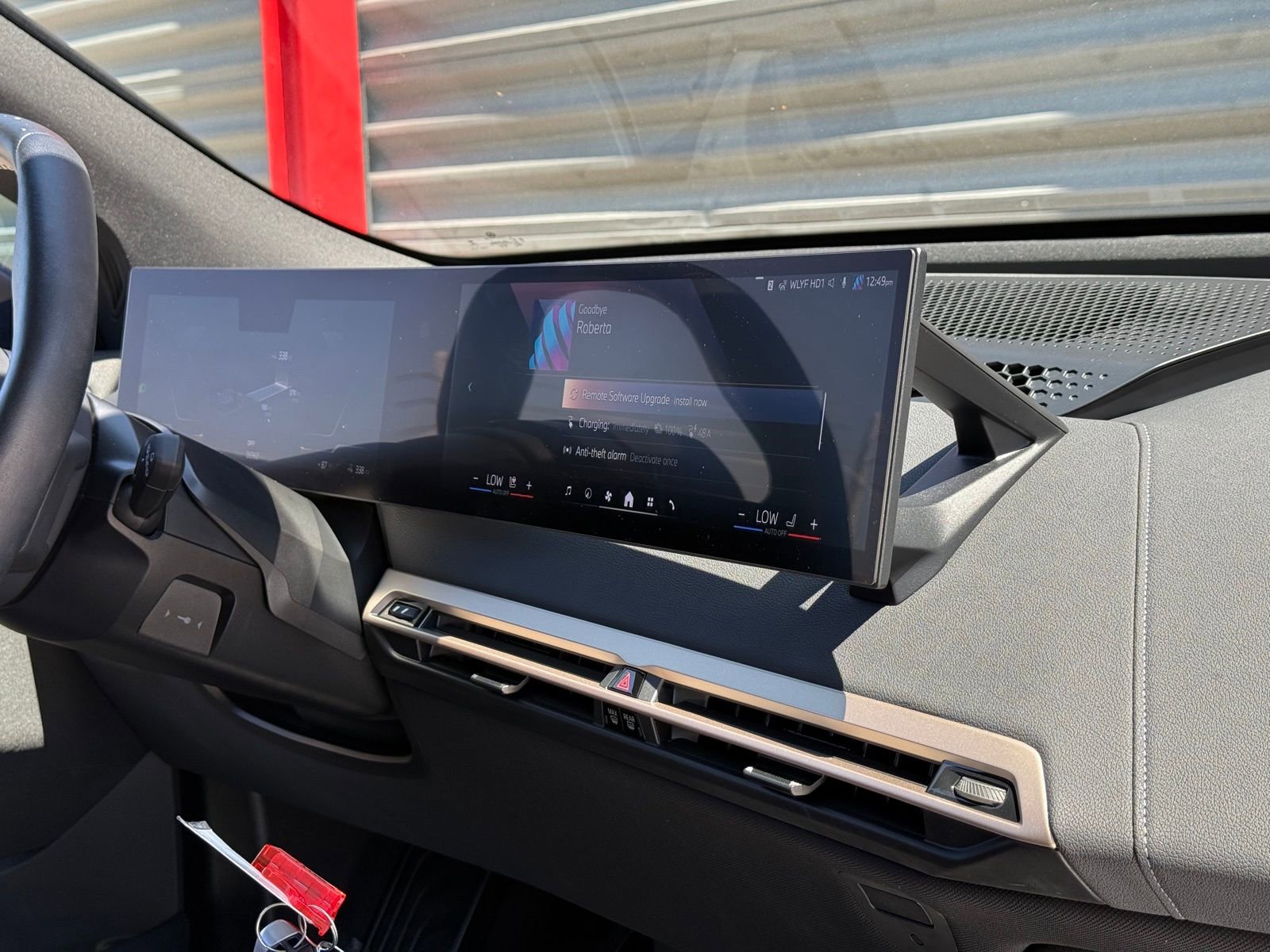 Used 2024 BMW iX xDrive50 w/ Premium Package image 16