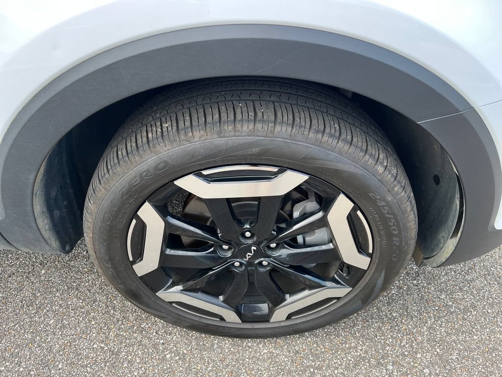 Used 2024 Kia Telluride EX w/ EX Captain's Chair Package FWD image 10