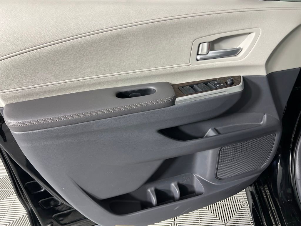 Used 2024 Toyota Sienna XLE image 25