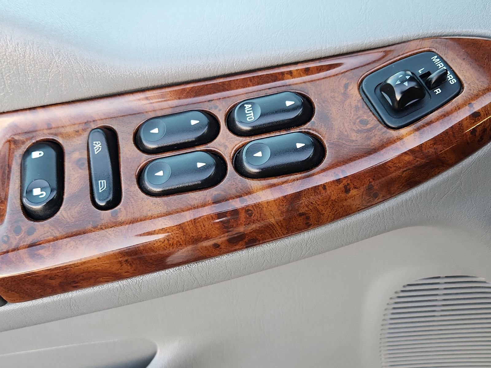 Used 2003 Ford F350 Lariat image 26