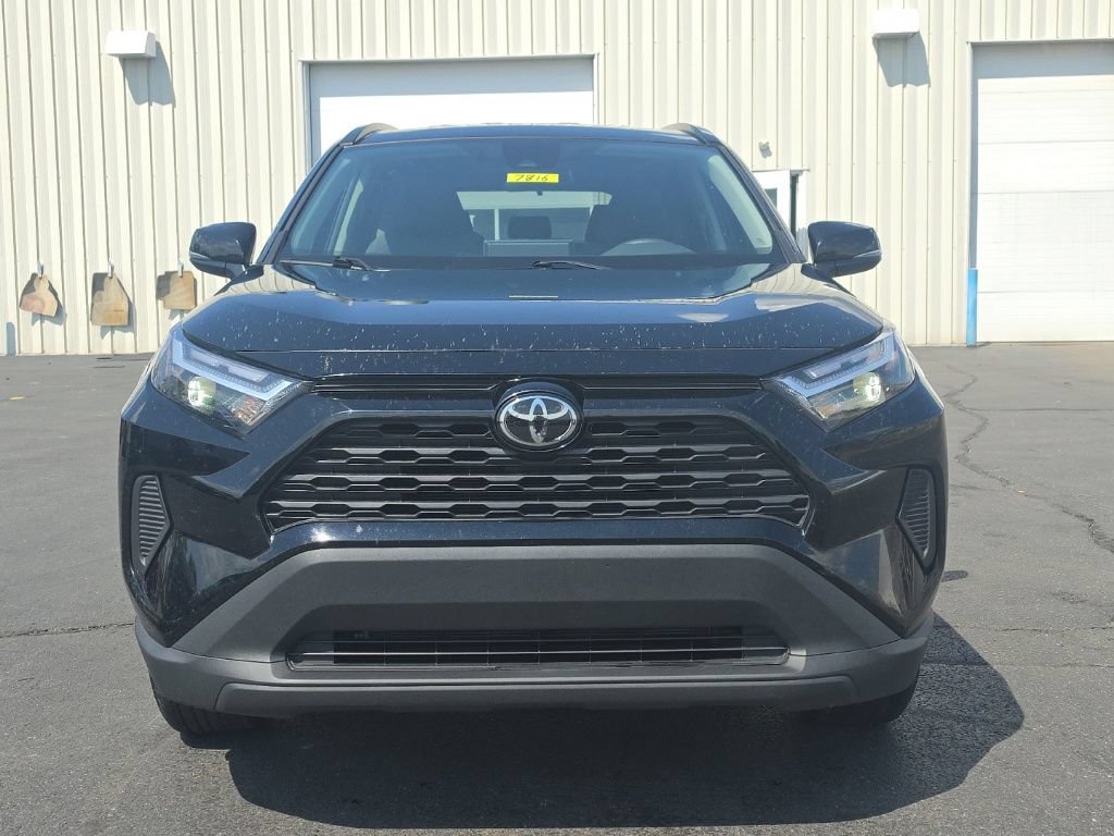 Used 2025 Toyota RAV4 XLE AWD/4WD image 2