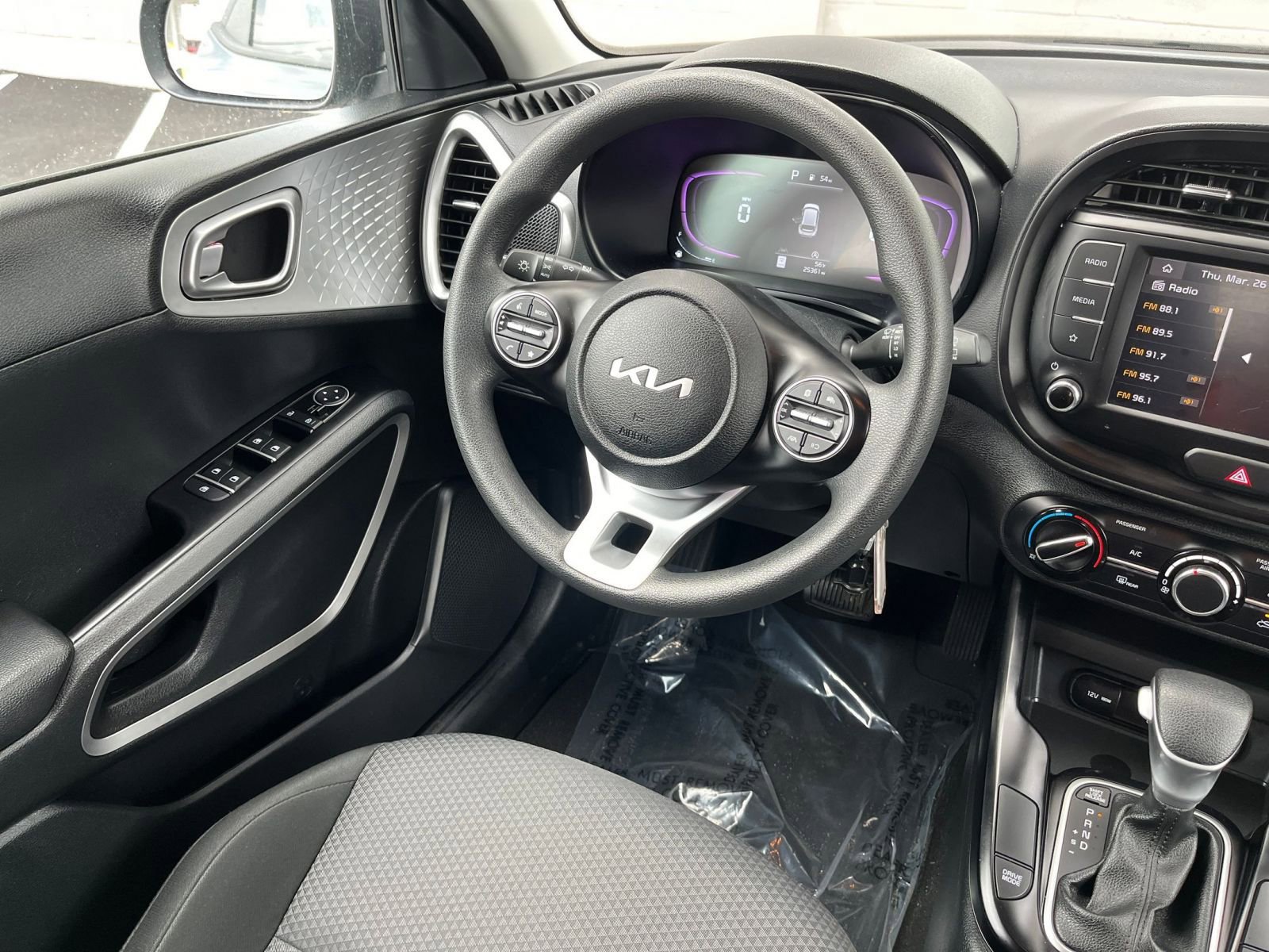 Used 2025 Kia Soul LX w/ LX Technology Package image 32