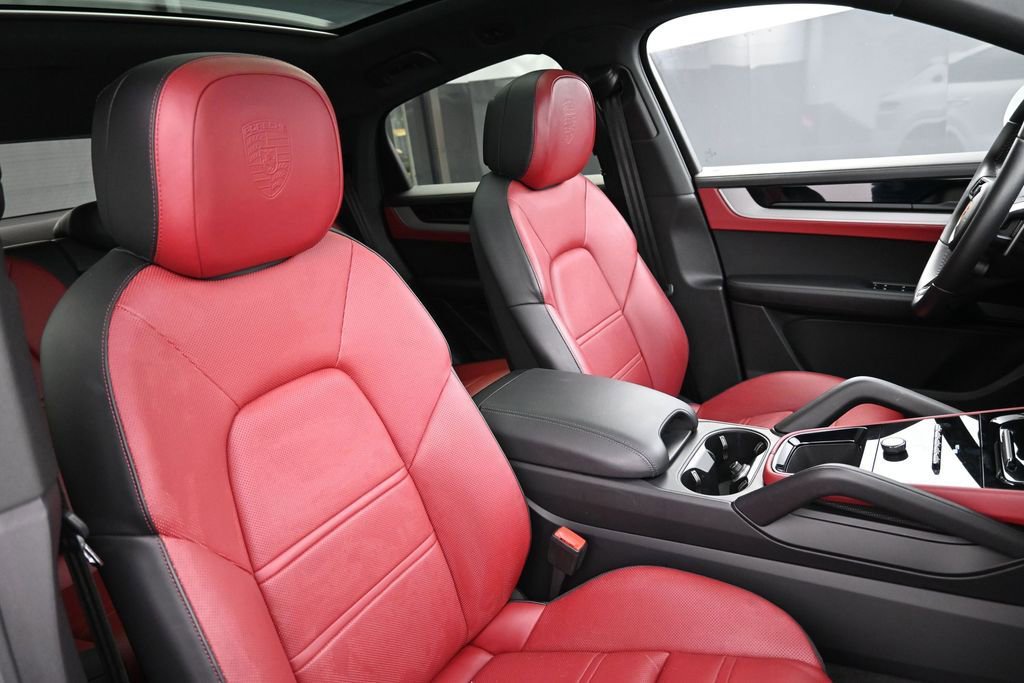 Certified 2024 Porsche Cayenne Coupe AWD/4WD image 31