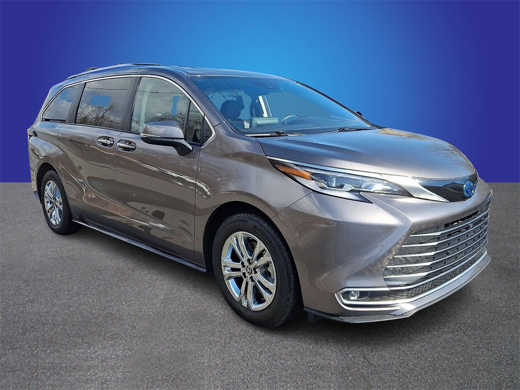 Used 2023 Toyota Sienna Platinum image 3