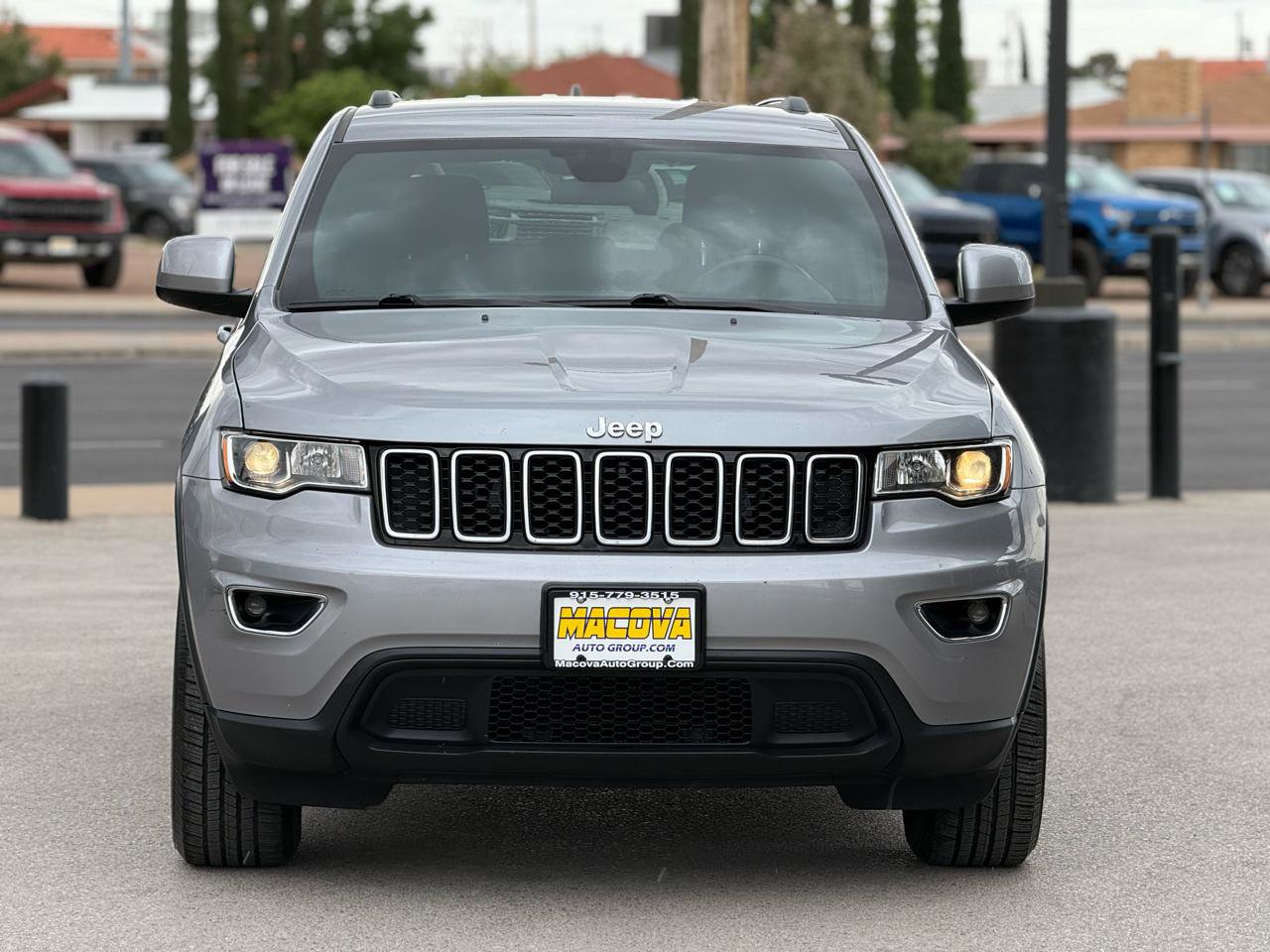 Used 2021 Jeep Grand Cherokee Laredo RWD image 3