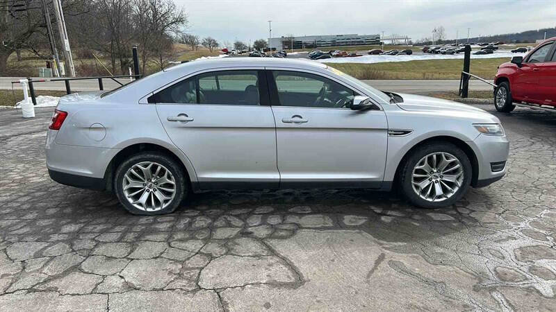 Used 2018 Ford Taurus Limited image 1