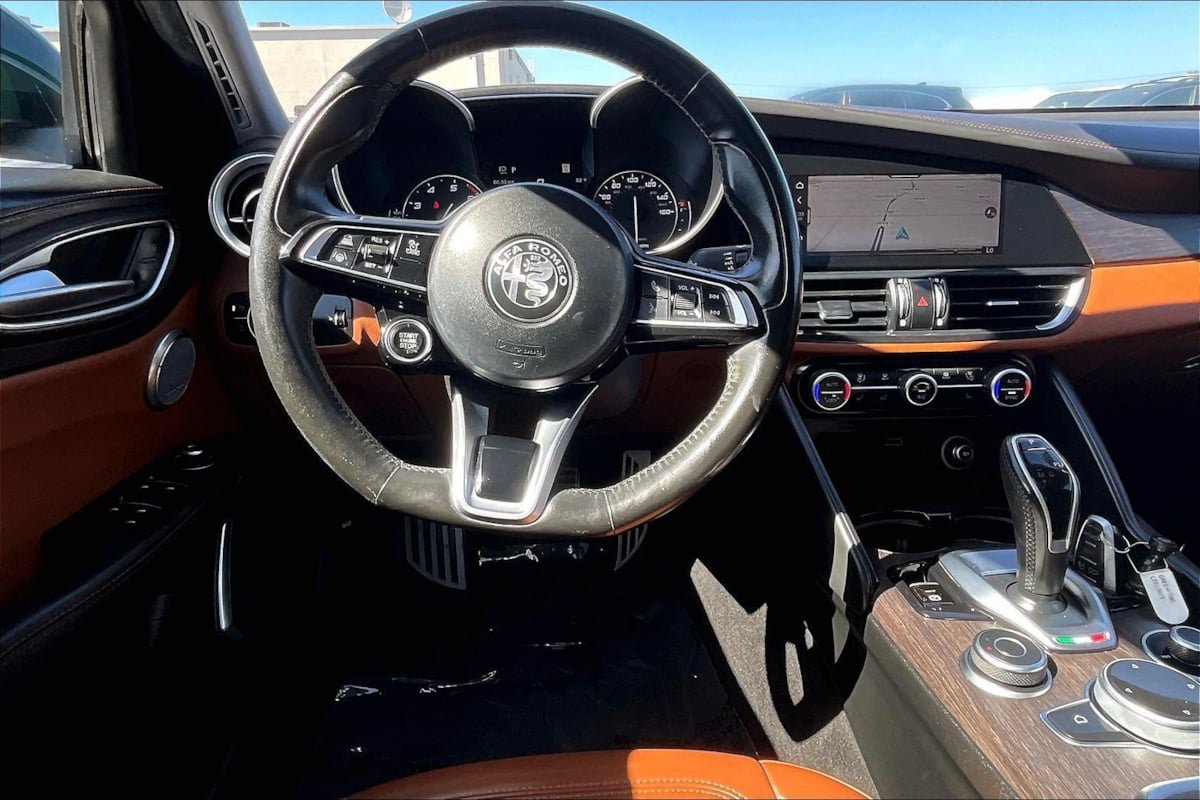 Used 2020 Alfa Romeo Giulia Ti RWD image 5