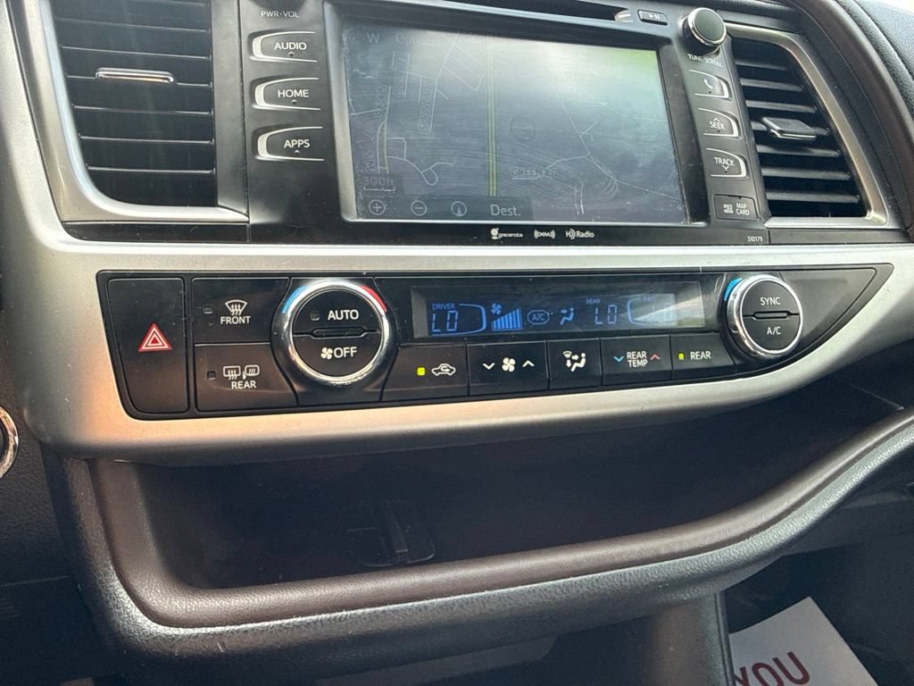 Used 2018 Toyota Highlander XLE AWD/4WD image 29