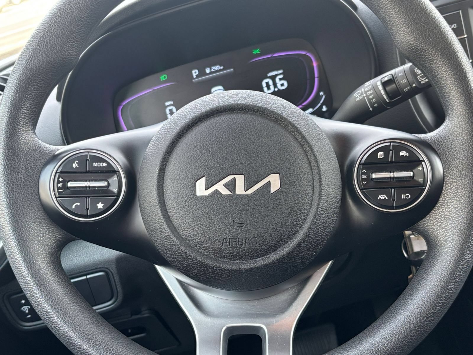 Used 2025 Kia Soul LX w/ LX Technology Package FWD image 19