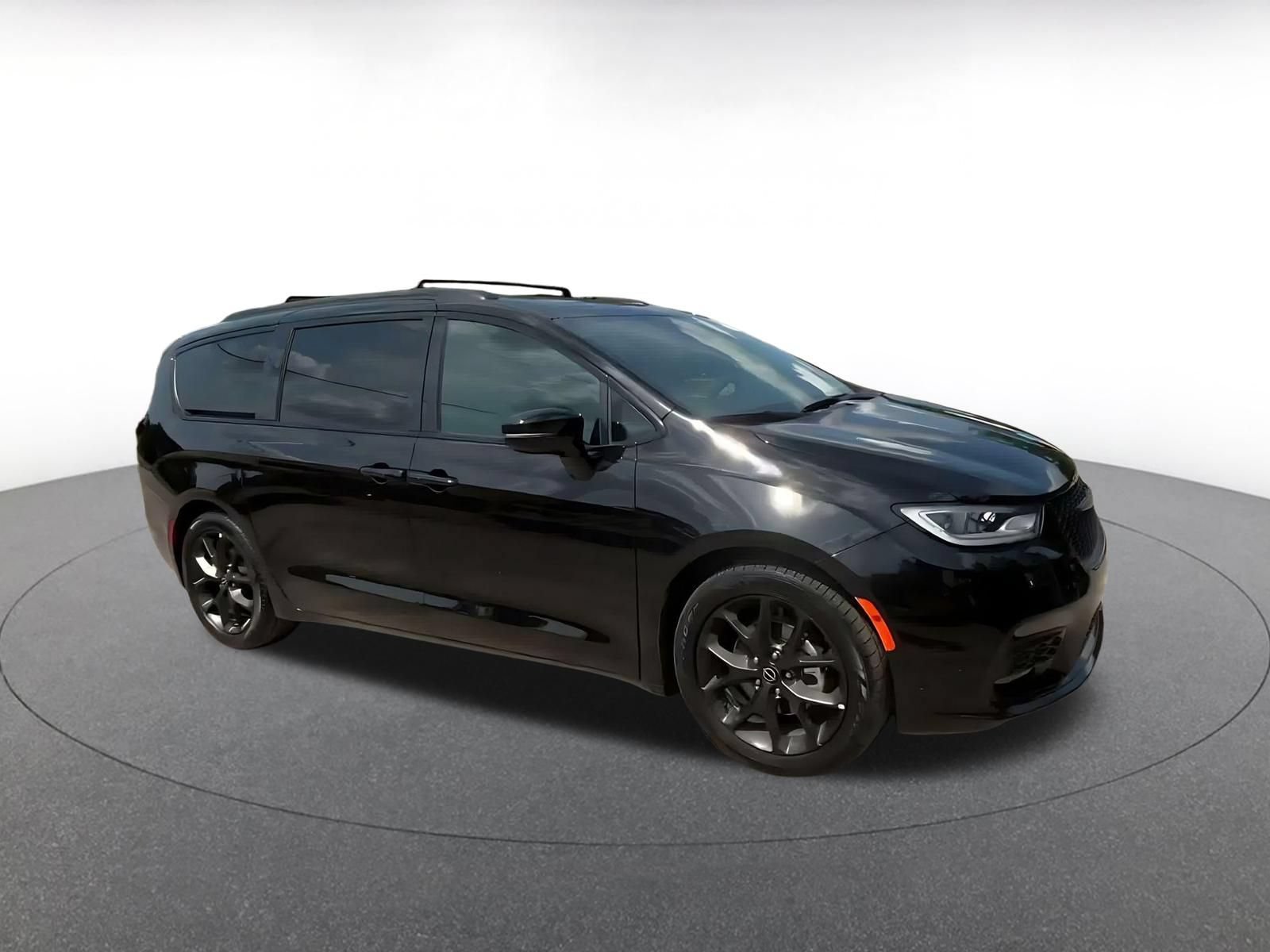 Used 2025 Chrysler Pacifica Limited FWD video 2