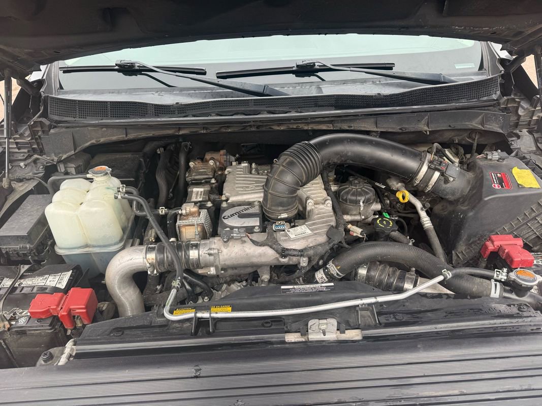 Used 2017 Nissan Titan SV image 30