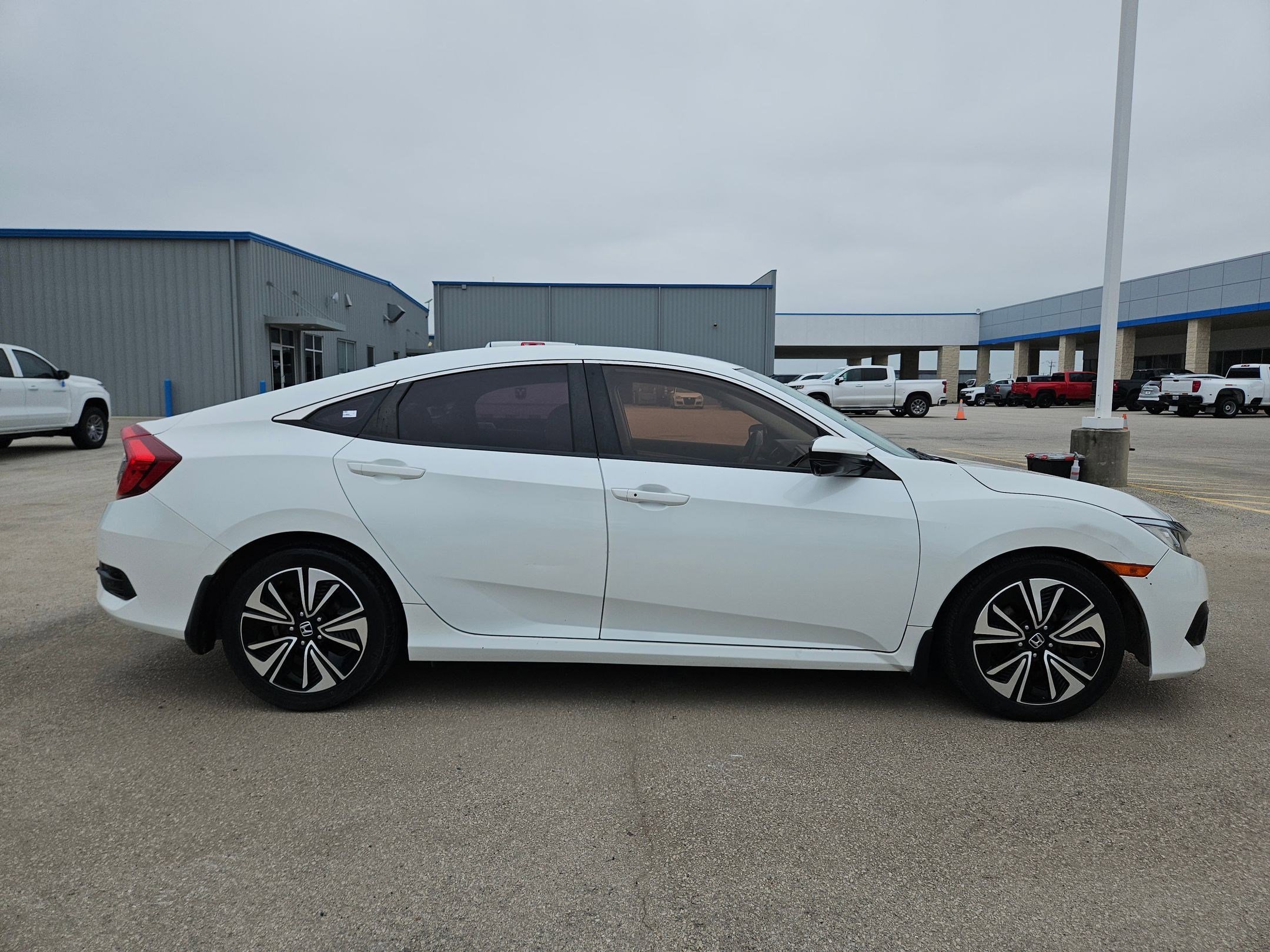 Used 2018 Honda Civic EX-T image 2