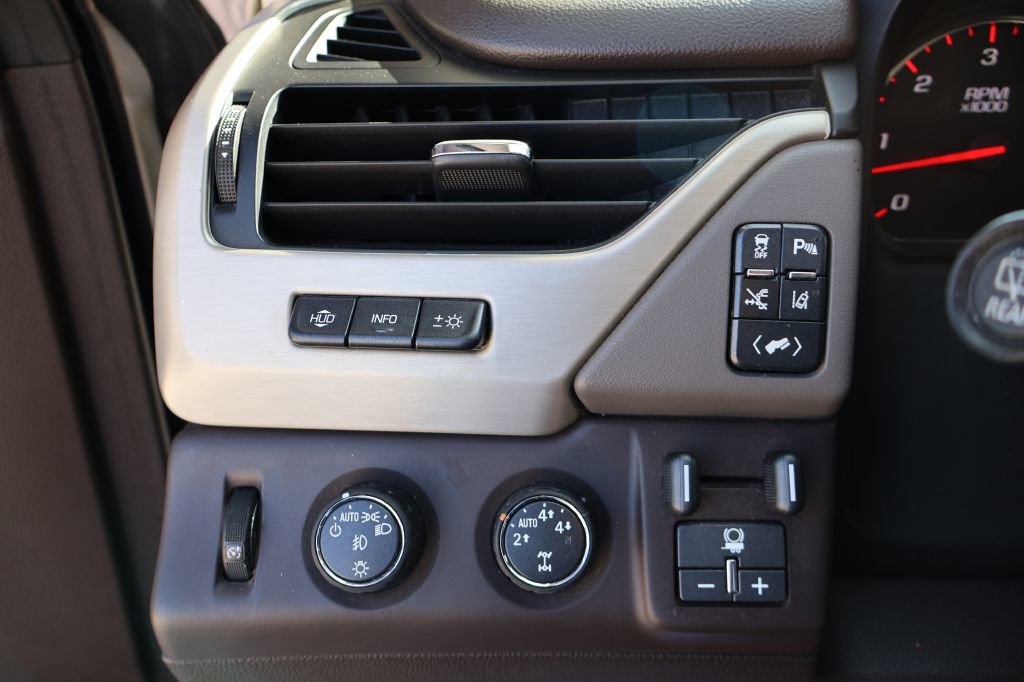Used 2015 GMC Yukon Denali w/ Premium Package AWD/4WD image 35