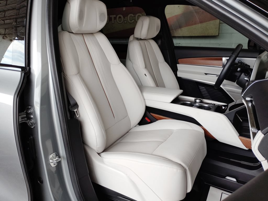 Used 2026 Cadillac Vistiq Sport w/ LPO, Floor Liner Package AWD/4WD image 18