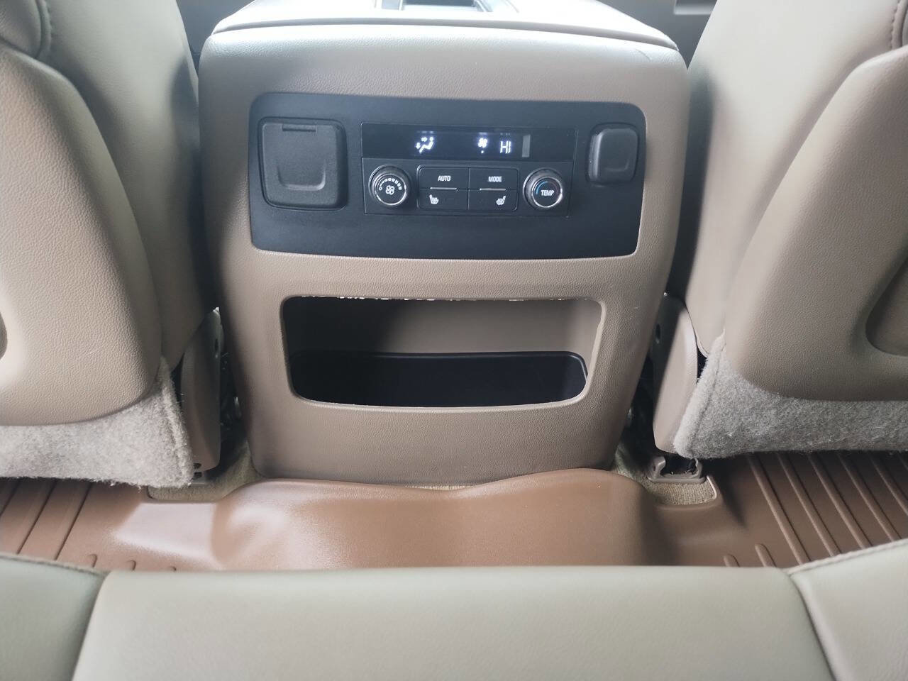 Used 2015 GMC Yukon SLT image 15