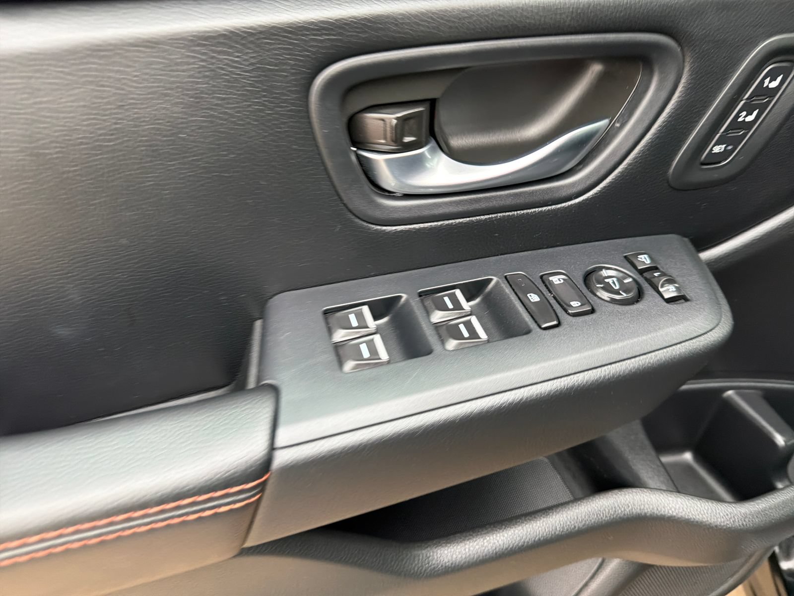 Used 2025 Honda Pilot TrailSport image 17