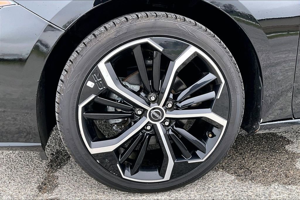 Used 2024 Nissan Altima 2.5 SR FWD image 9