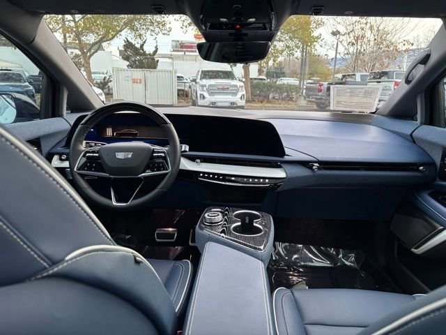 Used 2025 Cadillac Optiq Sport 2 image 38