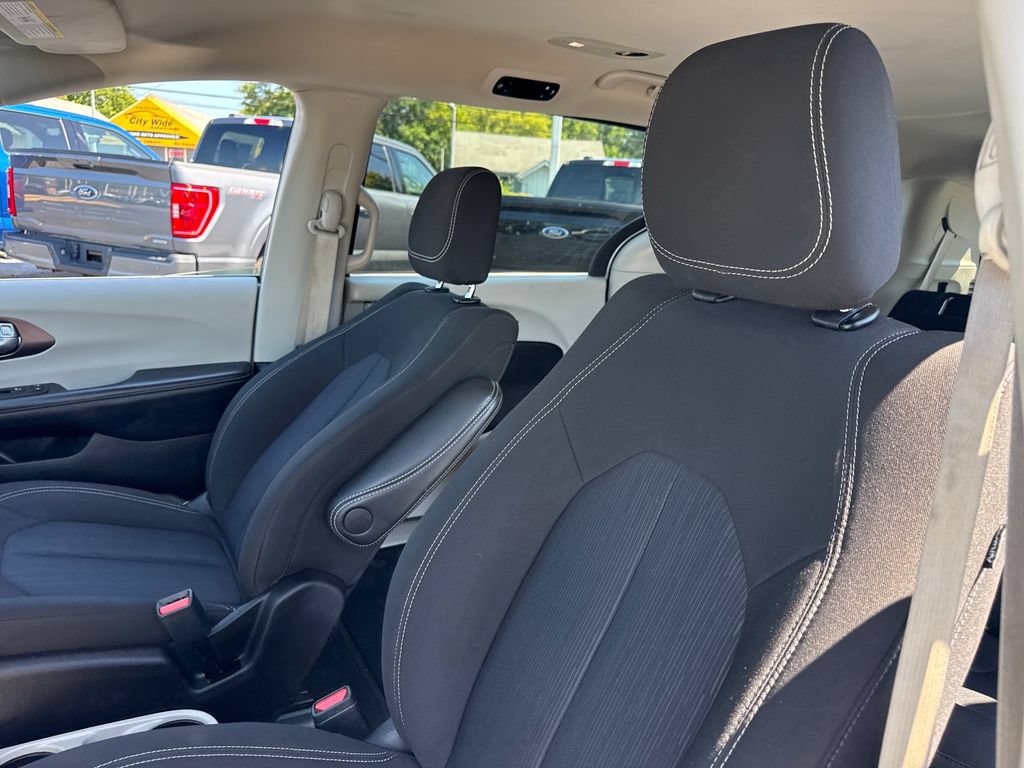 Used 2023 Chrysler Voyager LX FWD image 19