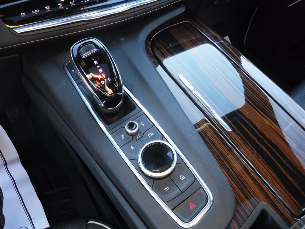 Used 2023 Cadillac Escalade Premium Luxury image 19