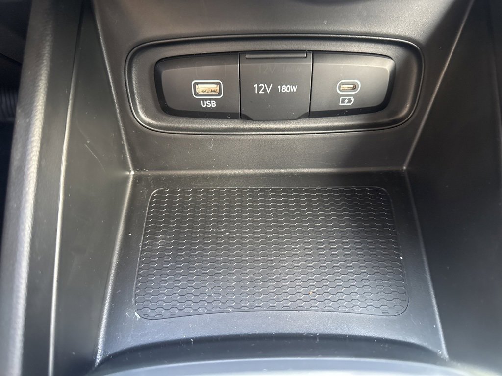 Used 2025 Hyundai Venue SEL image 23