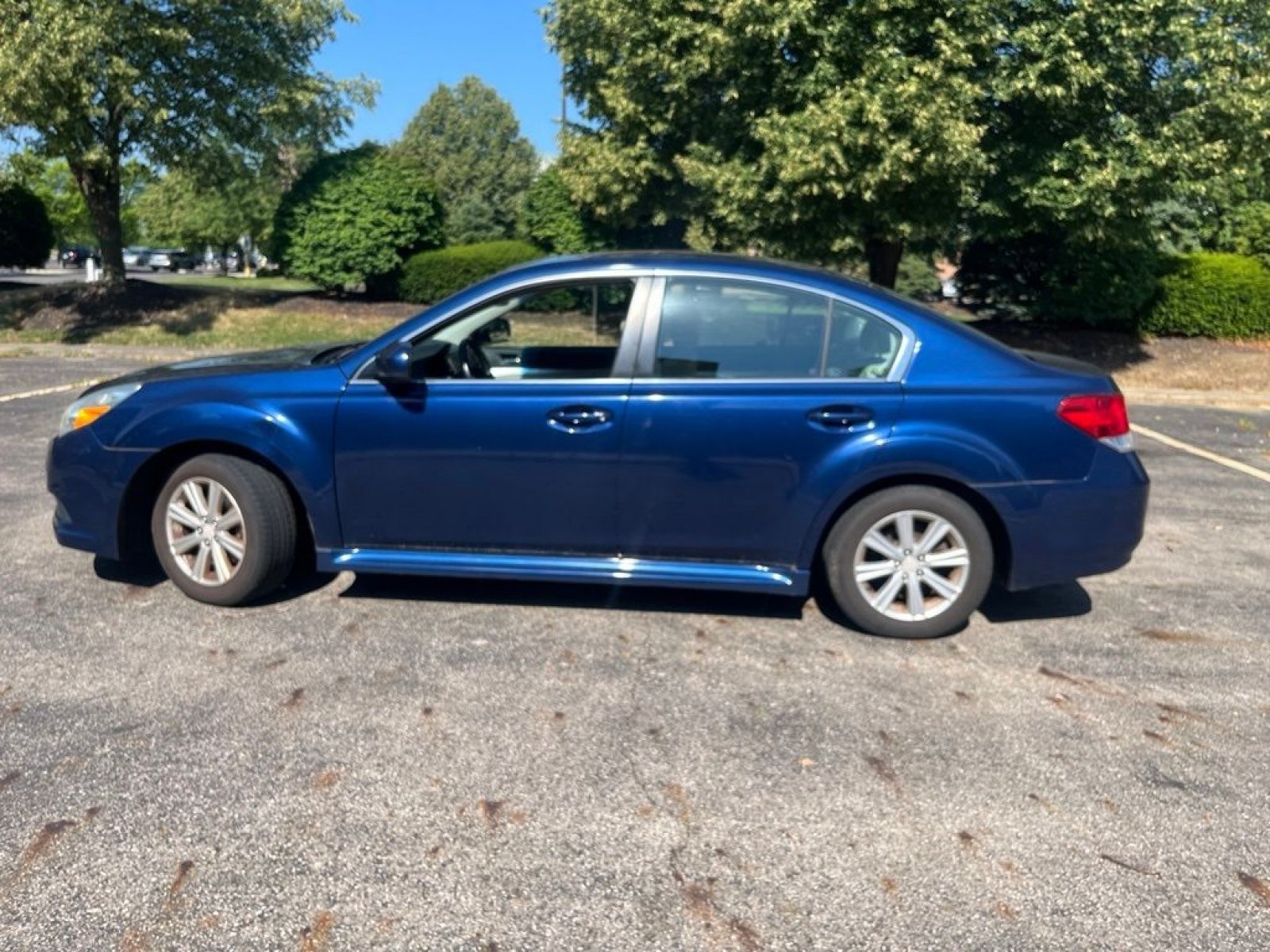 Used 2010 Subaru Legacy 2.5i Premium AWD/4WD image 6