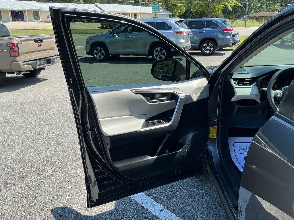 Used 2022 Toyota RAV4 XLE Premium FWD image 15