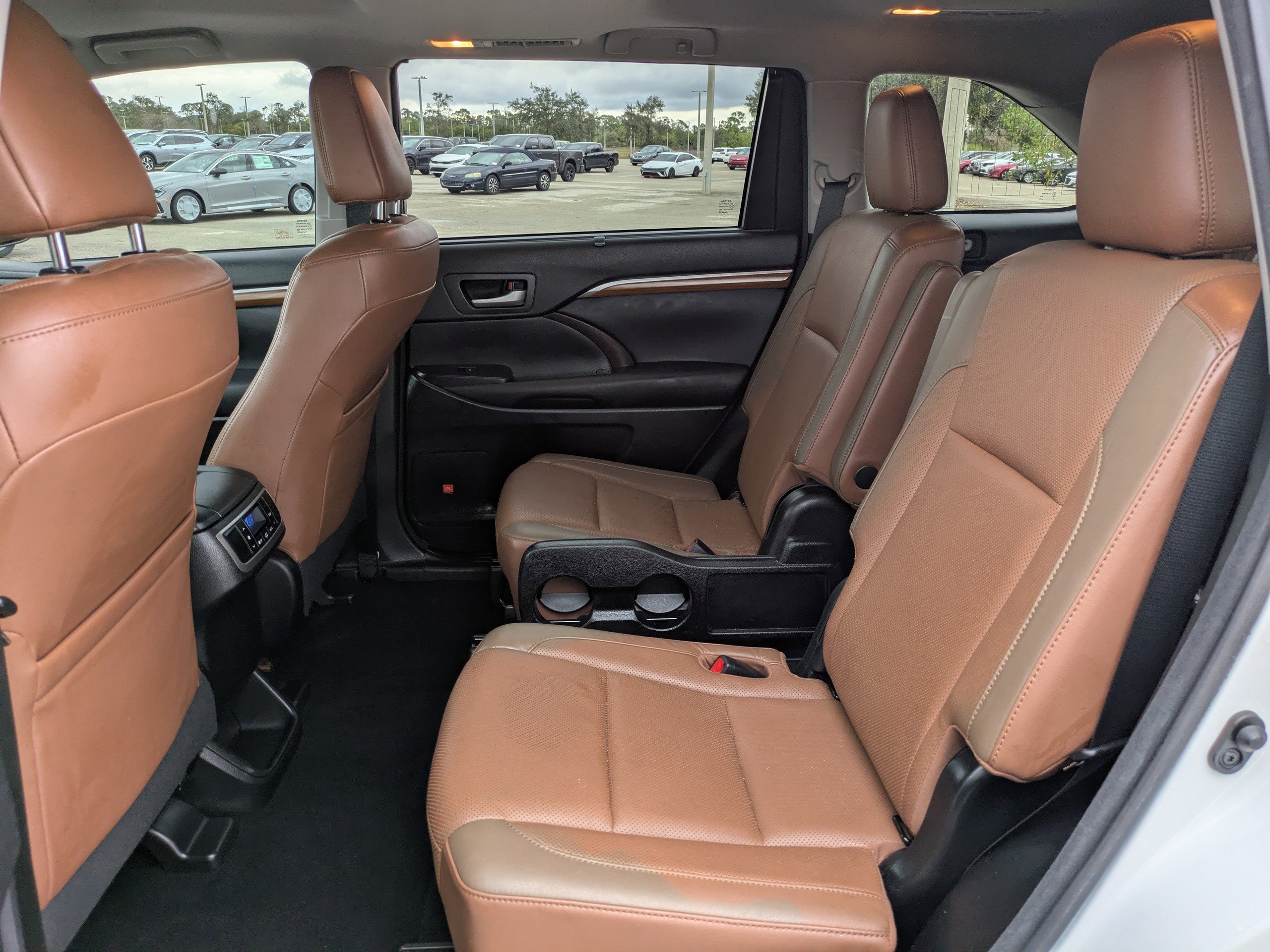 Used 2017 Toyota Highlander Limited image 19