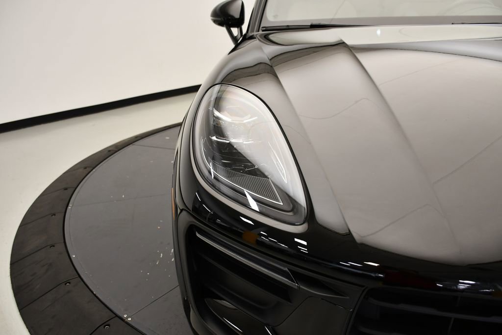 Certified 2023 Porsche Macan Turbo image 15