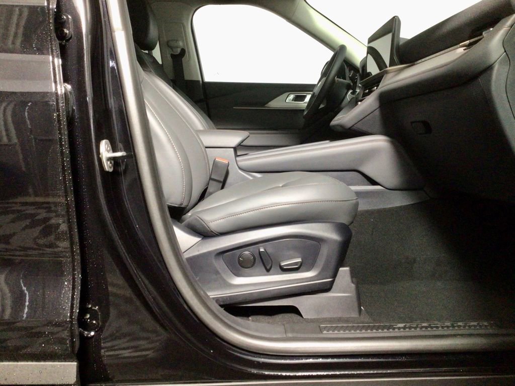 New 2026 Ford Explorer Active w/ Active Comfort Package image 35