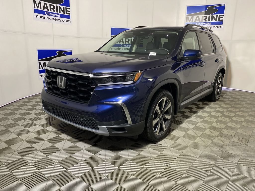 Used 2025 Honda Pilot Touring image 11