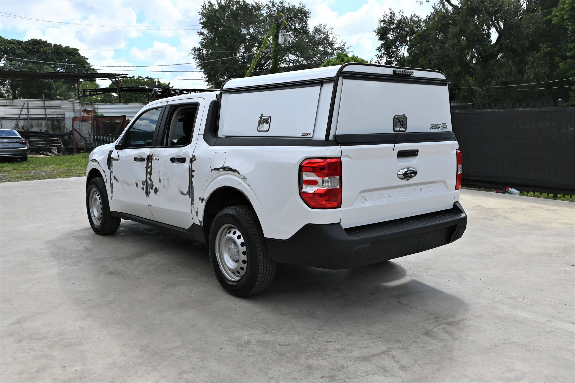 Used 2023 Ford Maverick XL image 3