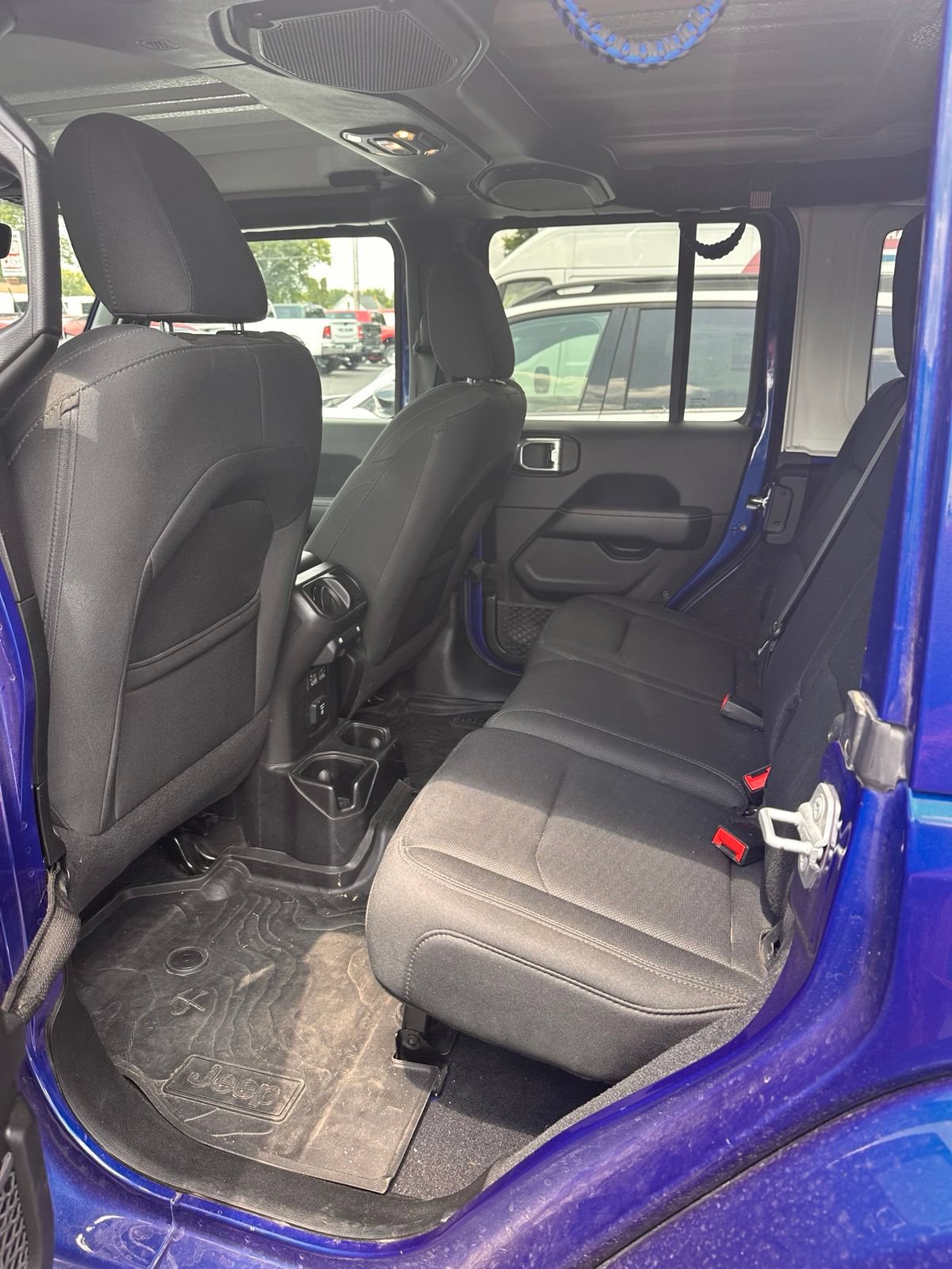 Used 2019 Jeep Wrangler Unlimited Sahara AWD/4WD image 8