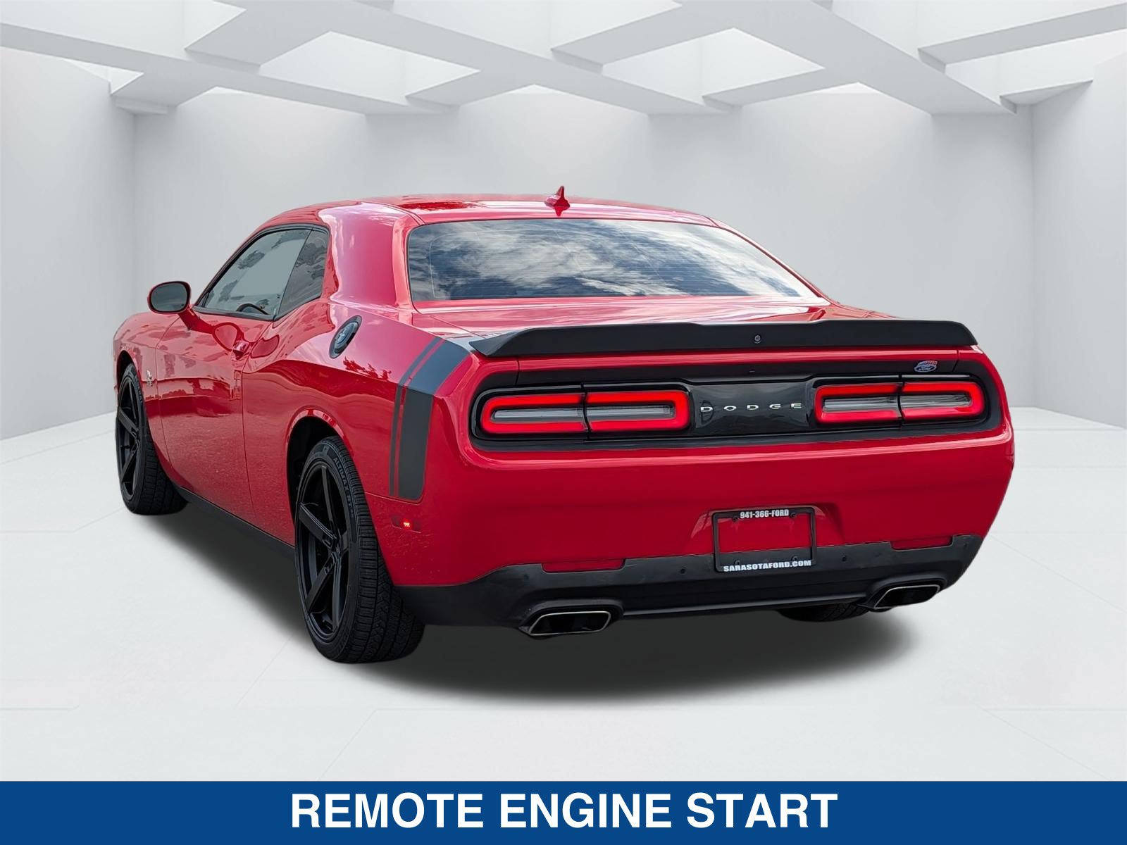 Used 2016 Dodge Challenger R/T Scat Pack w/ Leather Interior Group RWD image 7