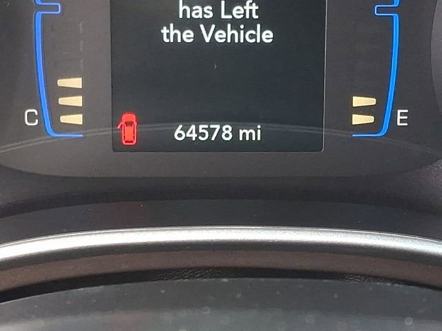 Used 2023 Chrysler Voyager LX image 20