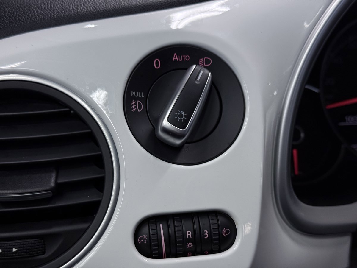 Used 2018 Volkswagen Beetle 2.0T SE image 41