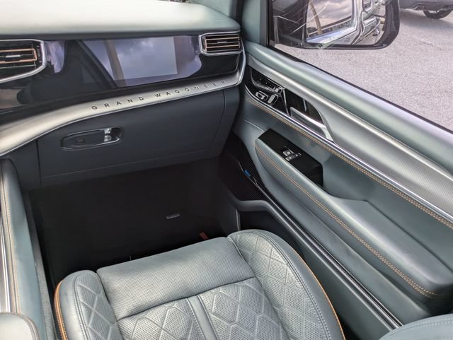 Used 2023 Jeep Grand Wagoneer Series III AWD/4WD image 17