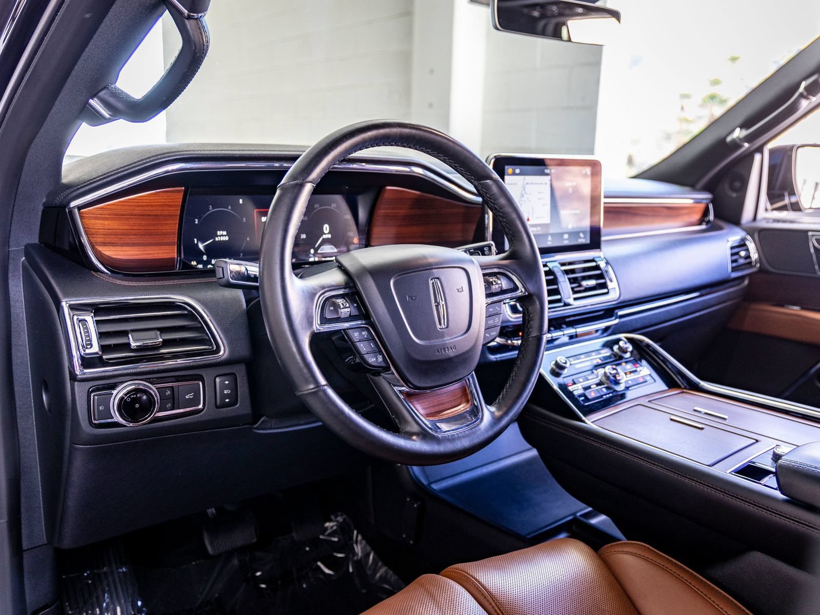 Used 2018 Lincoln Navigator L Reserve w/ Technology Package AWD/4WD image 16
