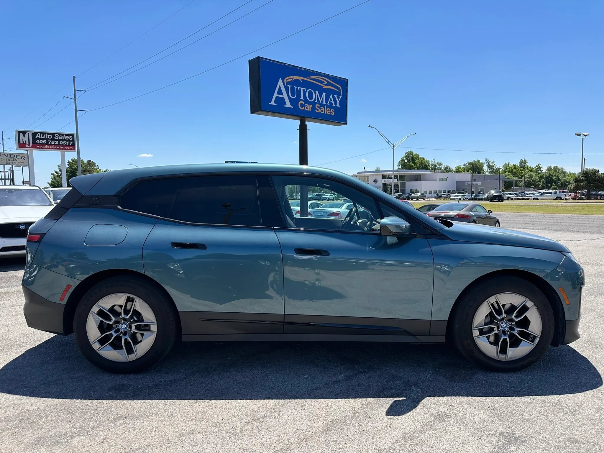 Used 2022 BMW iX xDrive50 w/ Convenience Package AWD/4WD image 30